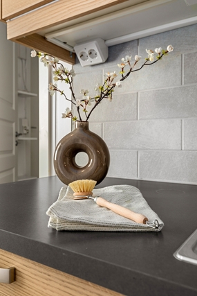 奢华室内环形花瓶静物插花图片